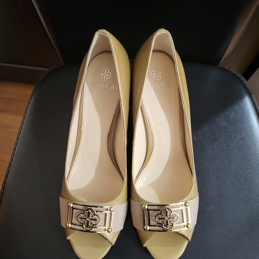 ISola Gold Heels Size 10M